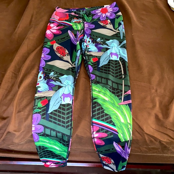 Nike One tight fit mid rise workout leggings (never worn) - Picture 2 of 3